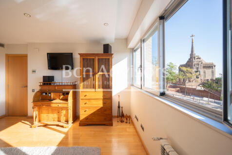 Deslumbrante-y-moderna-casa-con-jardin-terraza-...
