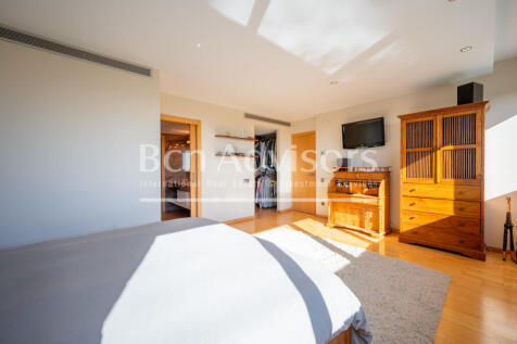Deslumbrante-y-moderna-casa-con-jardin-terraza-...