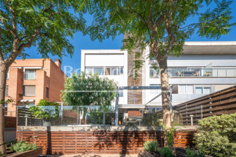 Deslumbrante-y-moderna-casa-con-jardin-terraza-...