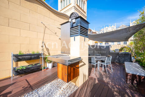 Increible-atico-con-terrazas-en-palacete-modern...