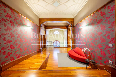 Increible-atico-con-terrazas-en-palacete-modern...