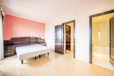 Formidable-luminoso-atico-duplex-con-5-habitaci...