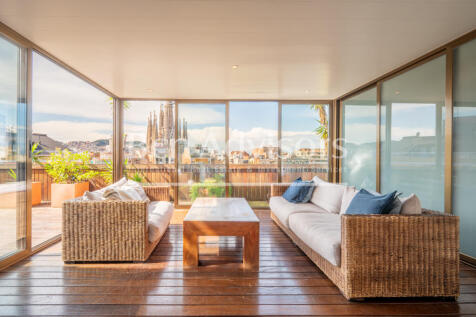 Fantastico-atico-con-terraza-vistas-a-La-Sagrad...