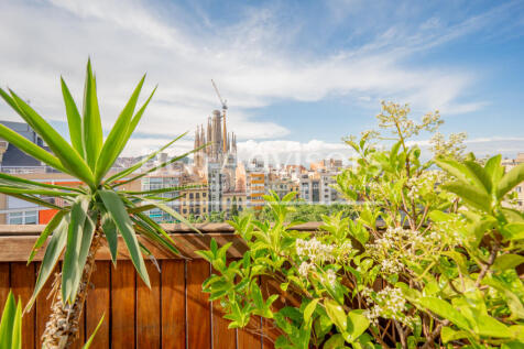 Fantastico-atico-con-terraza-vistas-a-La-Sagrad...