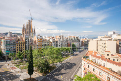 Fantastico-atico-con-terraza-vistas-a-La-Sagrad...