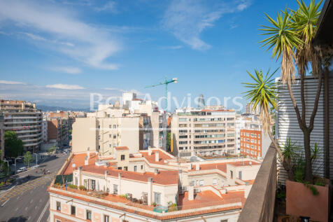 Fantastico-atico-con-terraza-vistas-a-La-Sagrad...