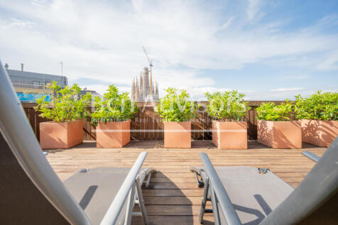 Fantastico-atico-con-terraza-vistas-a-La-Sagrad...
