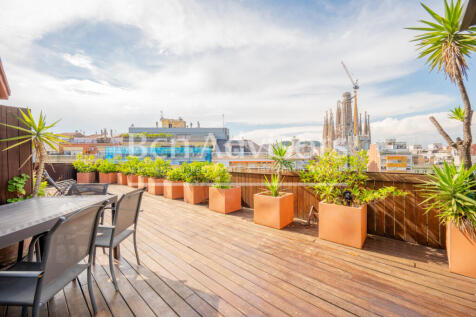 Fantastico-atico-con-terraza-vistas-a-La-Sagrad...