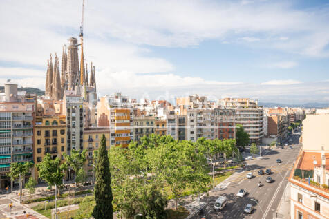 Fantastico-atico-con-terraza-vistas-a-La-Sagrad...