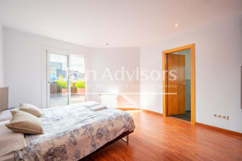 Fantastico-atico-con-terraza-vistas-a-La-Sagrad...