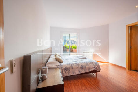 Fantastico-atico-con-terraza-vistas-a-La-Sagrad...