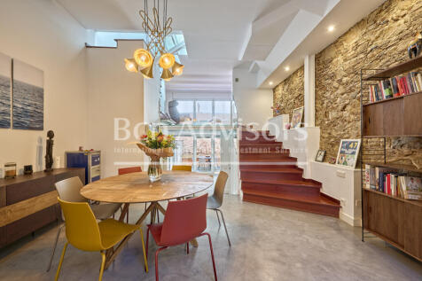 Singular-casa-urbana-reformada-con-patio-terraz...