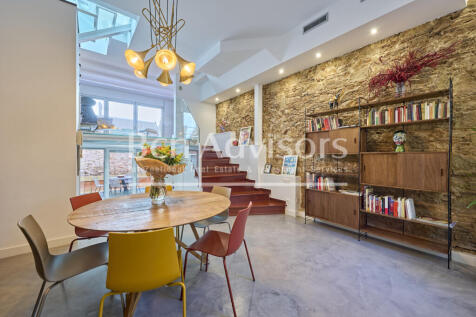Singular-casa-urbana-reformada-con-patio-terraz...