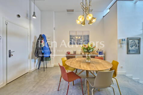 Singular-casa-urbana-reformada-con-patio-terraz...