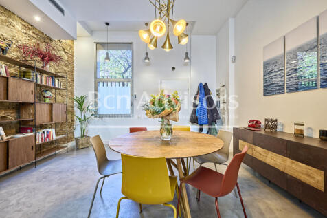 Singular-casa-urbana-reformada-con-patio-terraz...