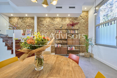 Singular-casa-urbana-reformada-con-patio-terraz...