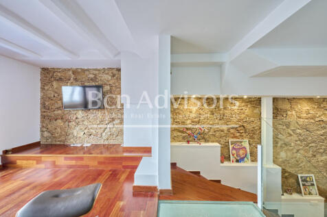 Singular-casa-urbana-reformada-con-patio-terraz...