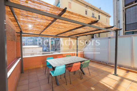 Singular-casa-urbana-reformada-con-patio-terraz...