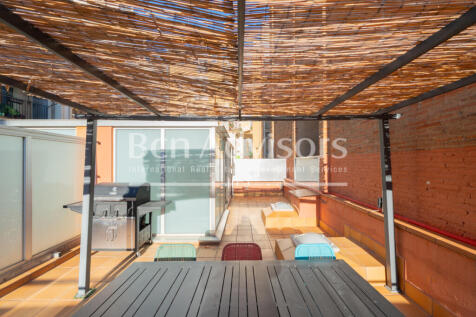 Singular-casa-urbana-reformada-con-patio-terraz...