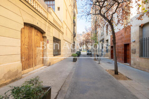 Singular-casa-urbana-reformada-con-patio-terraz...