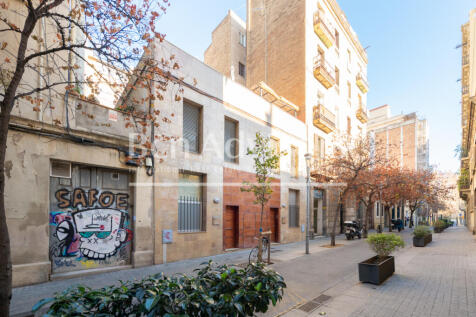 Singular-casa-urbana-reformada-con-patio-terraz...