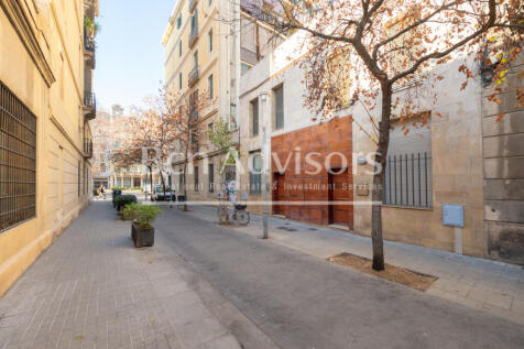 Singular-casa-urbana-reformada-con-patio-terraz...