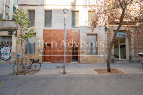 Singular-casa-urbana-reformada-con-patio-terraz...
