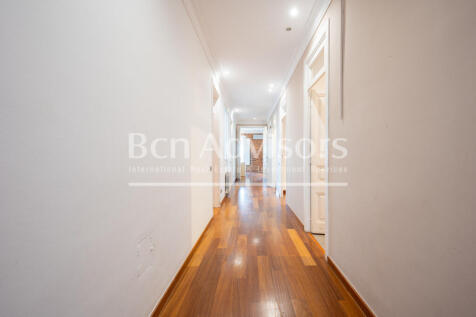 Maravilloso-y-centrico-atico-duplex-con-terraza...