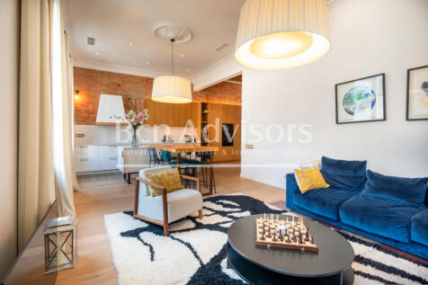Excellent-renovated-modernist-apartment-with-te...