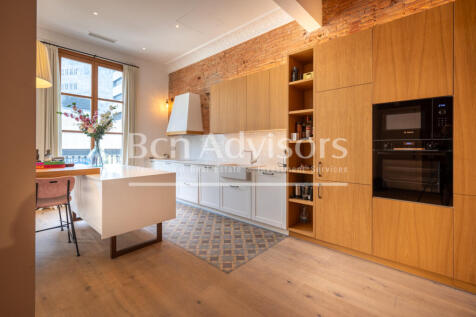 Excellent-renovated-modernist-apartment-with-te...