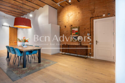 Excellent-renovated-modernist-apartment-with-te...