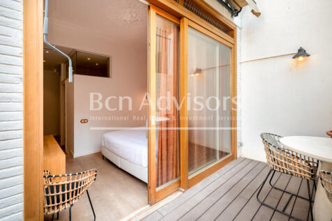 Excellent-renovated-modernist-apartment-with-te...
