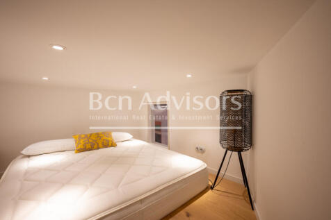 Excellent-renovated-modernist-apartment-with-te...