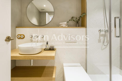 Excellent-renovated-modernist-apartment-with-te...