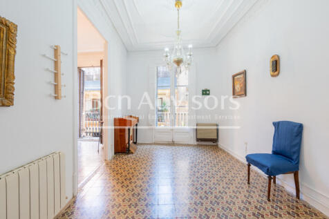 Luminoso-piso-a-reformar-con-elementos-original...
