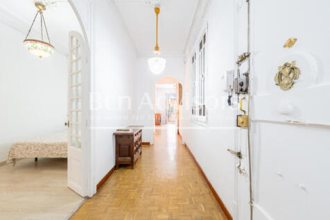 Luminoso-piso-a-reformar-con-elementos-original...