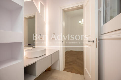 Distinguished-and-bright-newly-renovated-apartm...