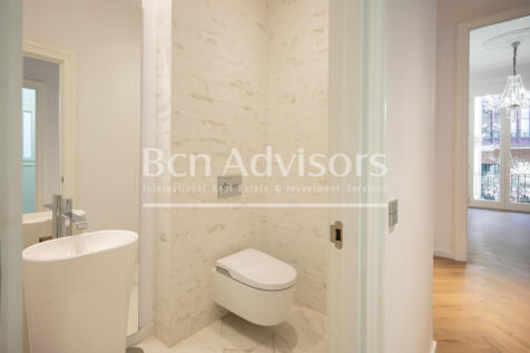 Distinguished-and-bright-newly-renovated-apartm...