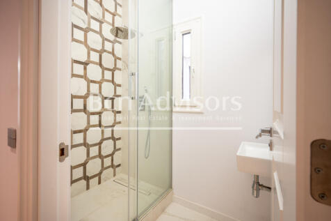 Distinguished-and-bright-newly-renovated-apartm...