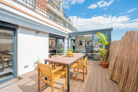 Impecable-atico-de-lujo-con-amplia-terraza-sole...