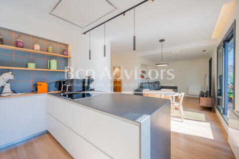 Impecable-atico-de-lujo-con-amplia-terraza-sole...
