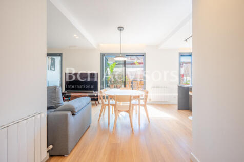 Impecable-atico-de-lujo-con-amplia-terraza-sole...