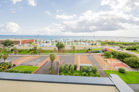 Maravilloso-piso-en-primera-linea-de-mar-con-pi...