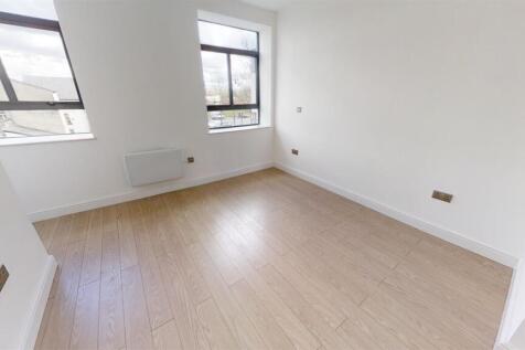bedroom 1 .jpg