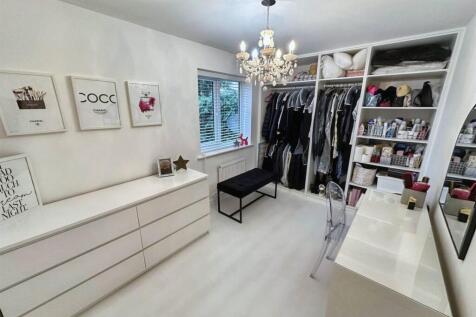 walk in wardrobe