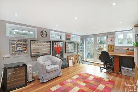 Bedroom Six/ Garden Room( Lower ground floor)