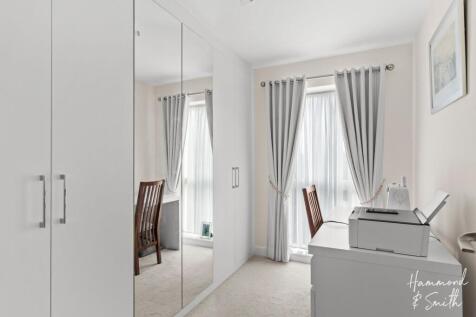 Bedroom / Study