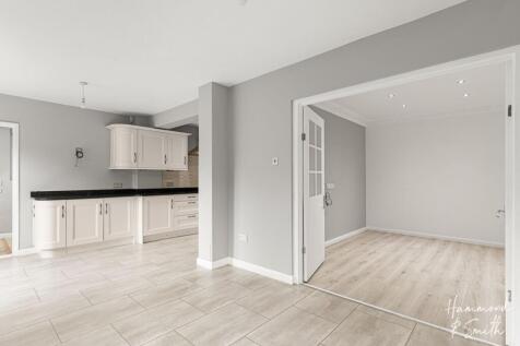Living Room / Family Snug