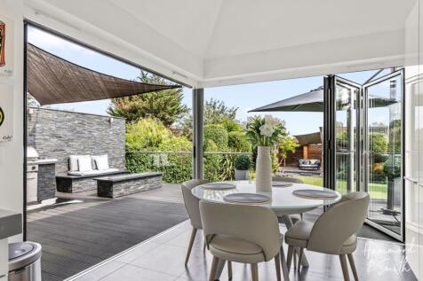 Kitchen / Breakfast Room