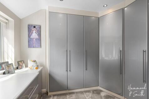 Walk-in wardrobe